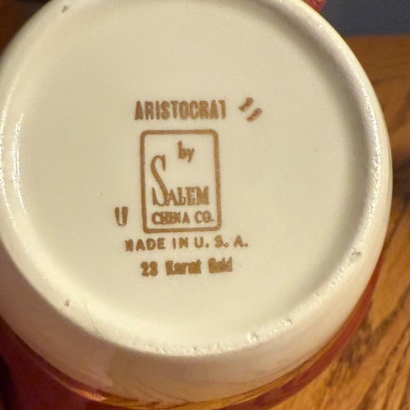 Elegant Floral Red and Gold Creamer and Sugar Set - Picture 2 of 4